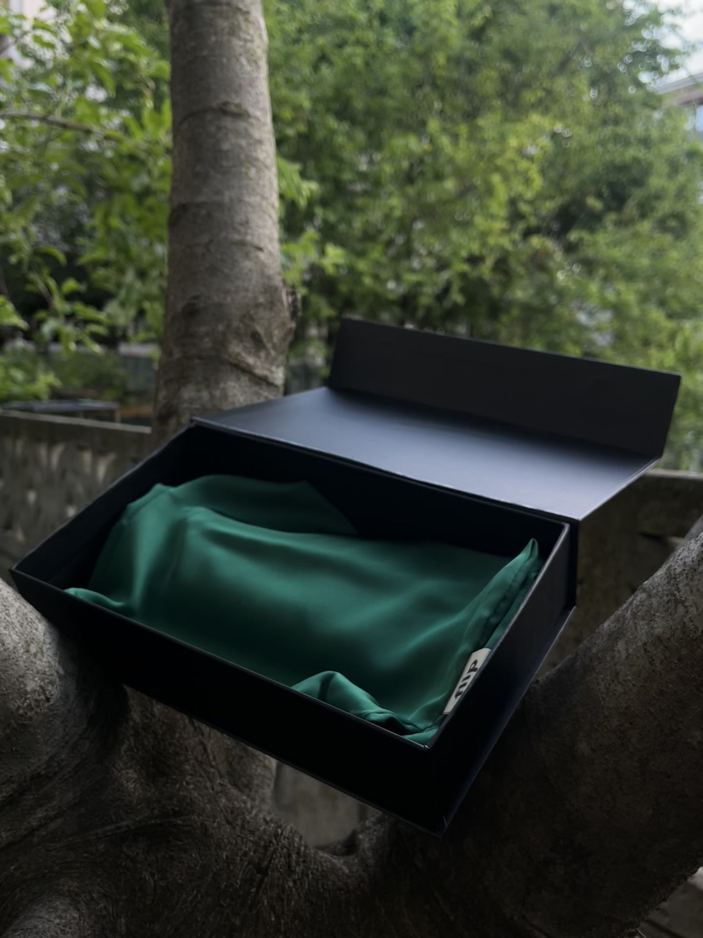 Dut İpek Zümrüt Yeşil Premium Yastık Kılıfı